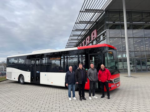 Knipschild übernimmt neuen Setra S 515 LE